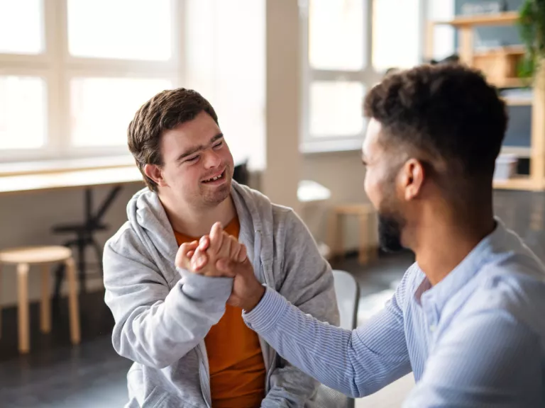 2 people shaking hands