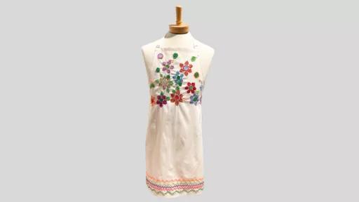 Apron with floral embroidery